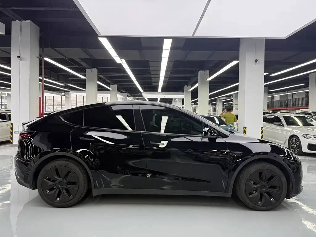 Tesla Model Y — фото 9