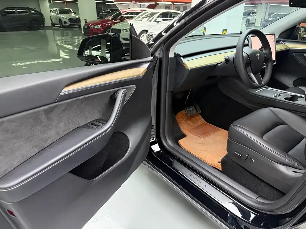 Tesla Model Y — фото 5
