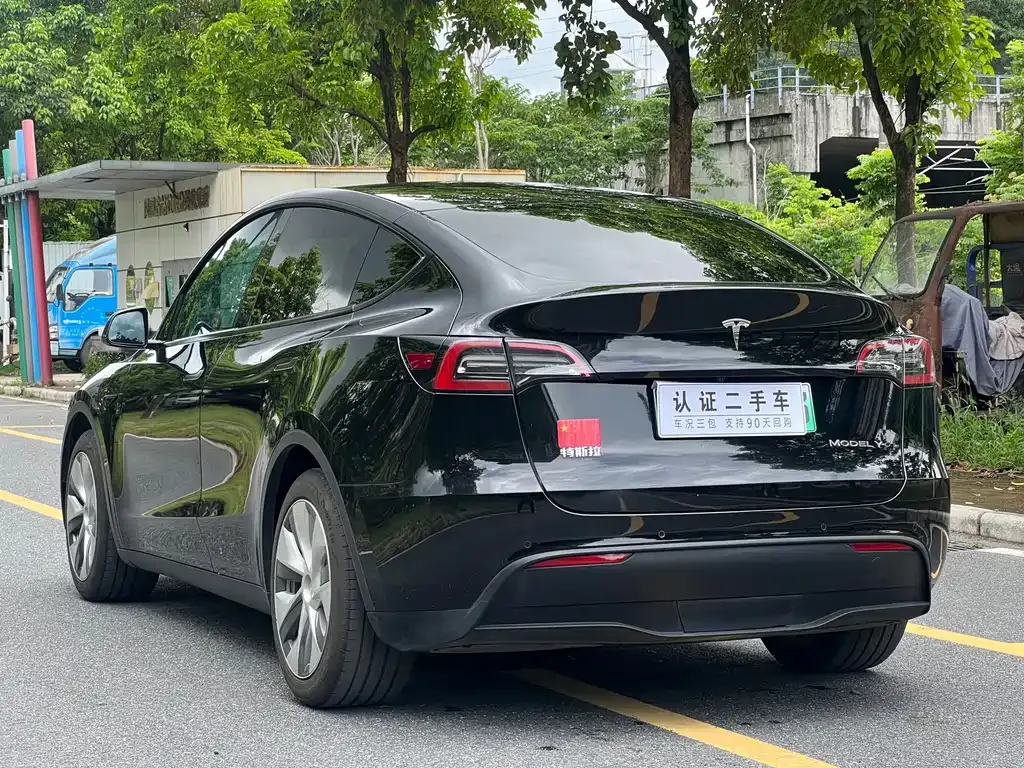 Tesla Model Y — фото 7