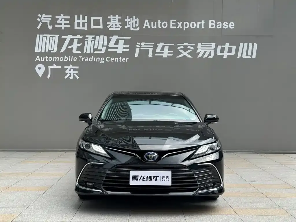 Toyota Camry — фото 3