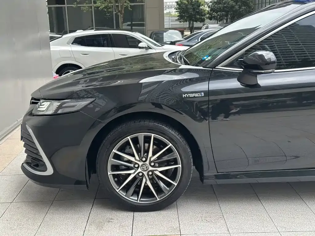 Toyota Camry — фото 8