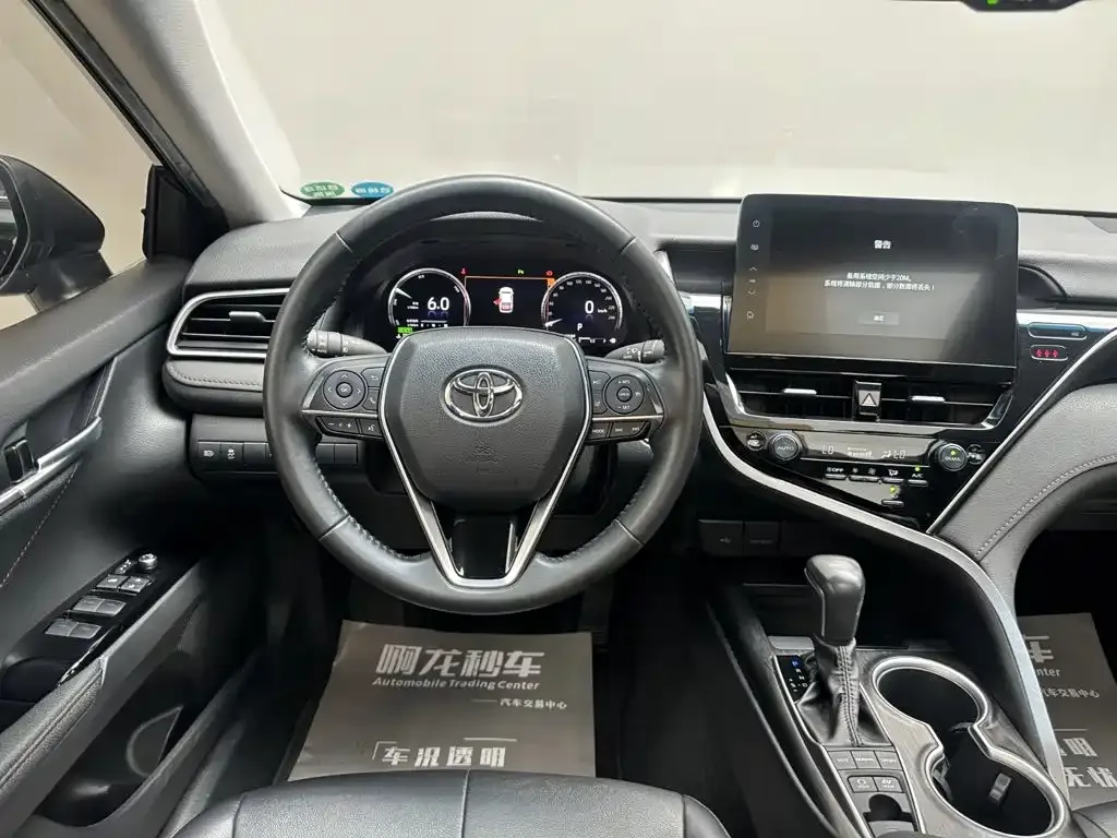 Toyota Camry — фото 4