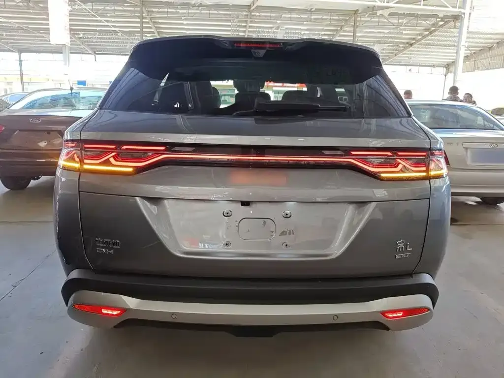 BYD L DM-i — фото 4