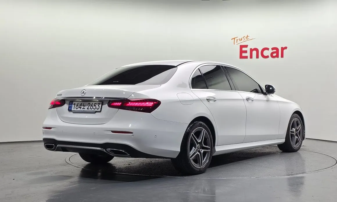 Mercedes-Benz E-Class — фото 6