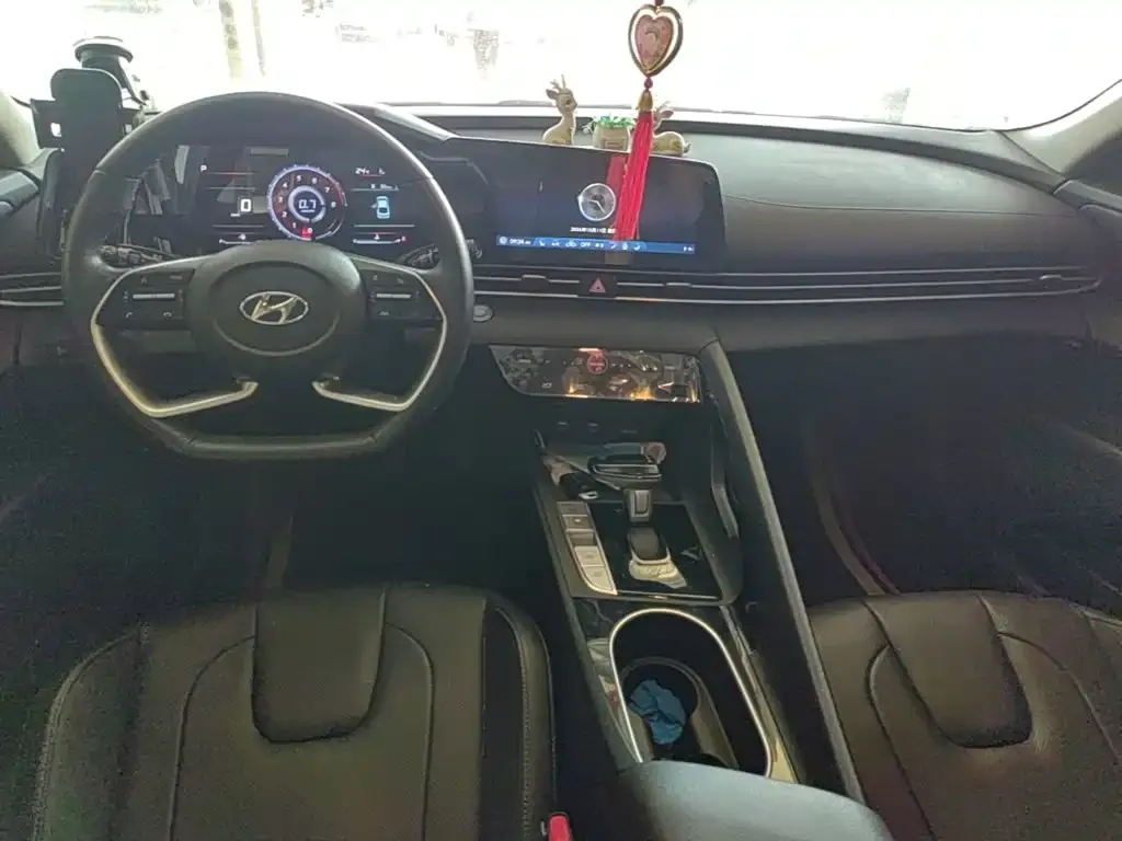 Hyundai Elantra — фото 4