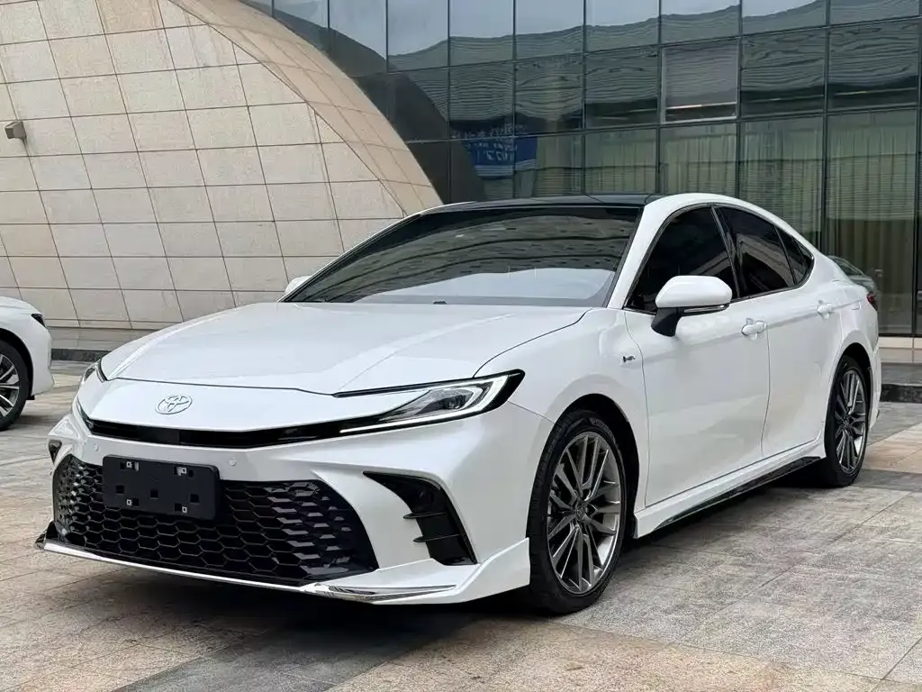 Toyota Camry — фото 4