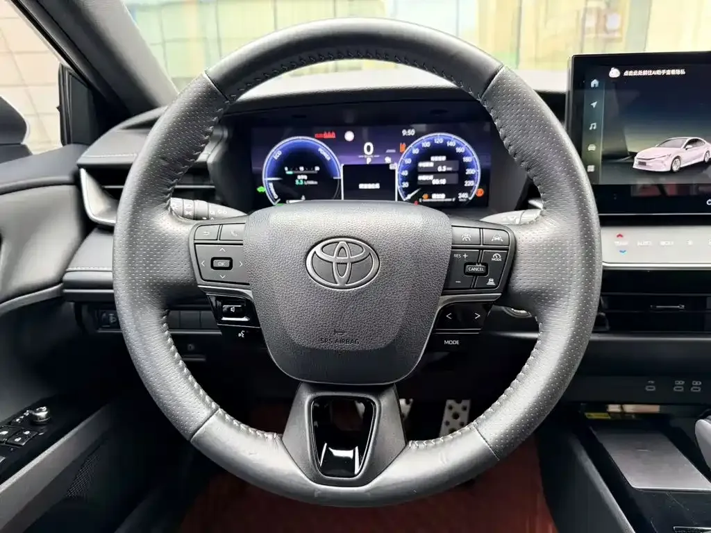 Toyota Camry — фото 7