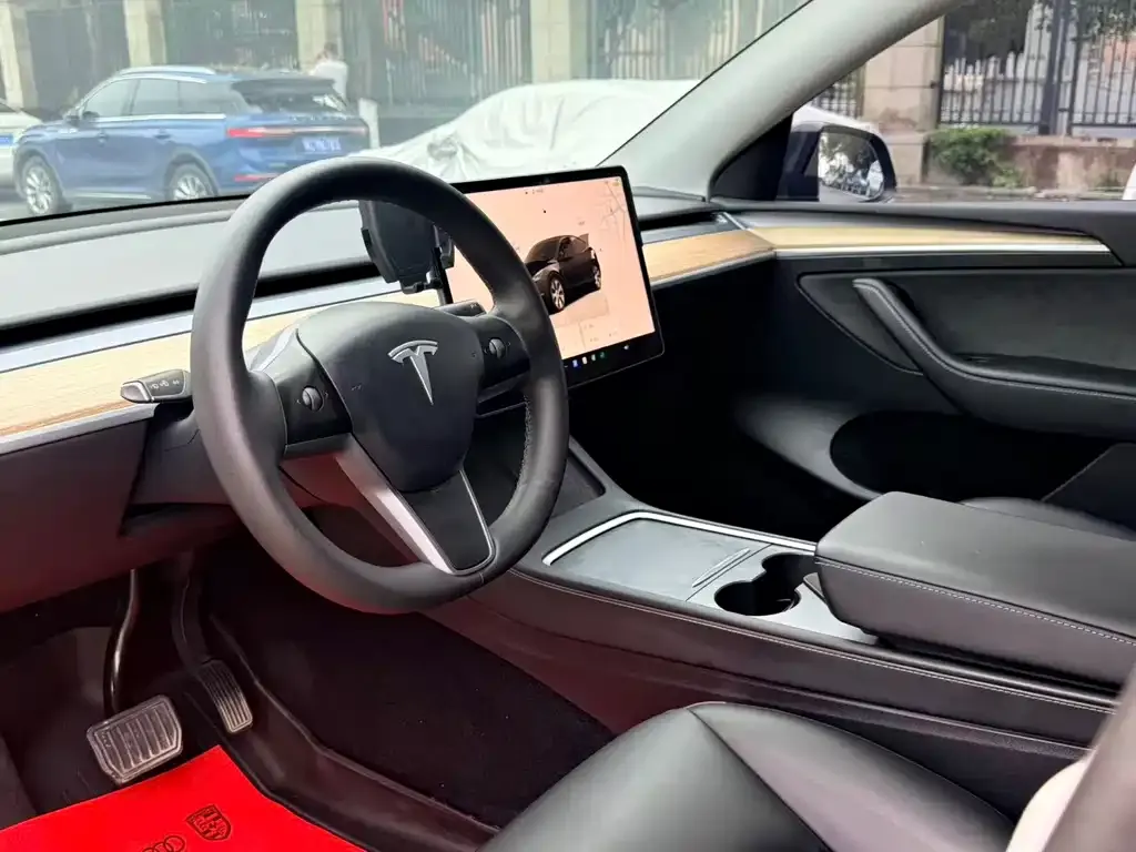 Tesla Model Y — фото 3