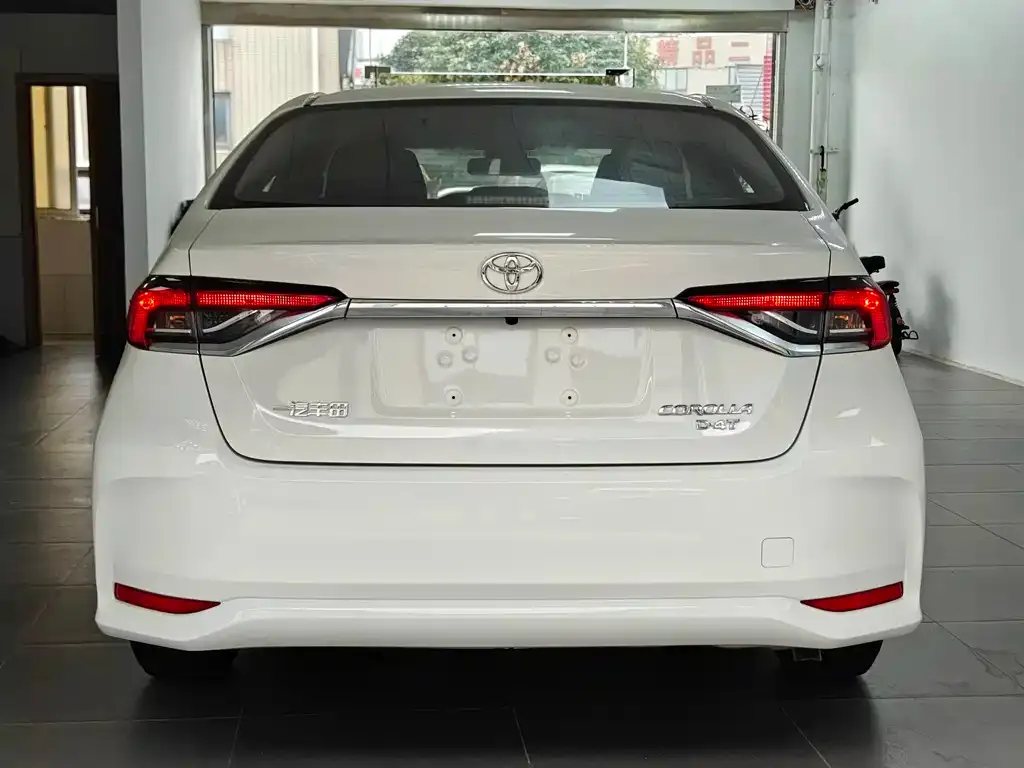 Toyota Corolla — фото 4