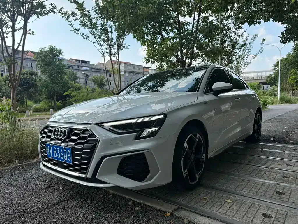 Audi A3 — фото 1