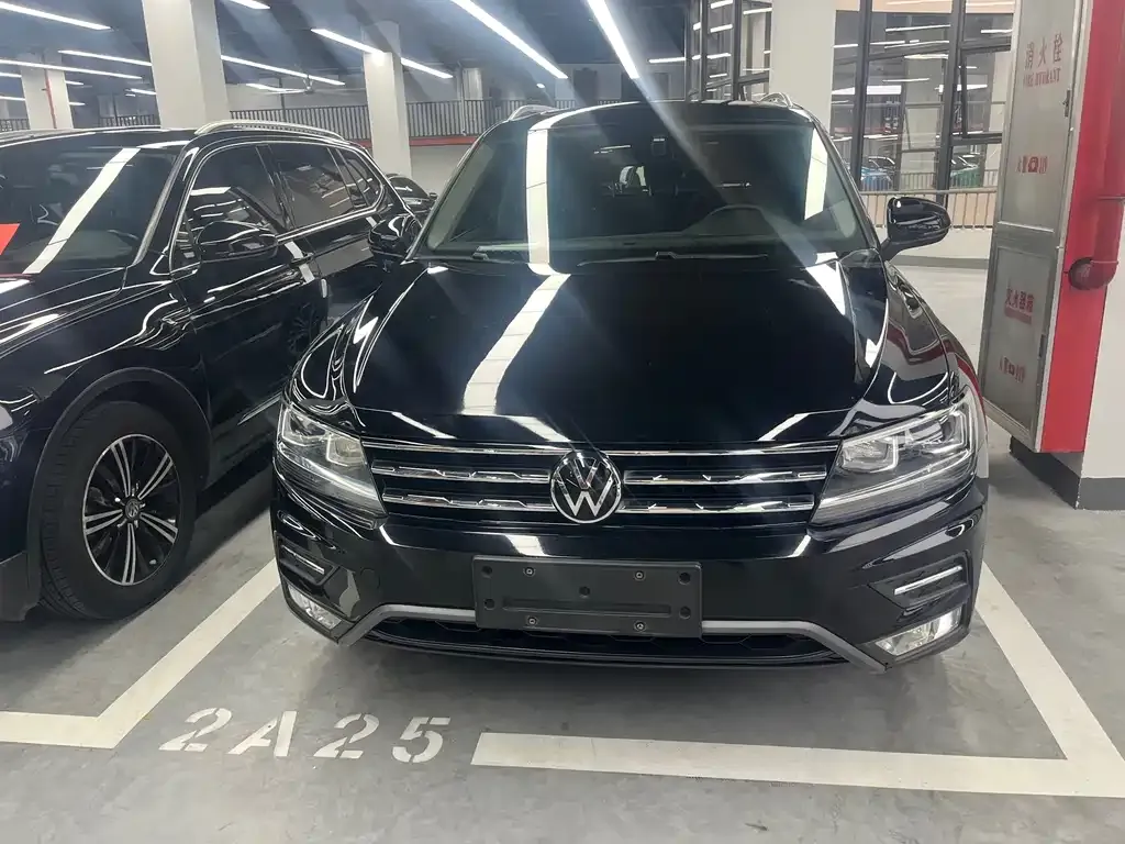 Volkswagen Tiguan L — фото 10