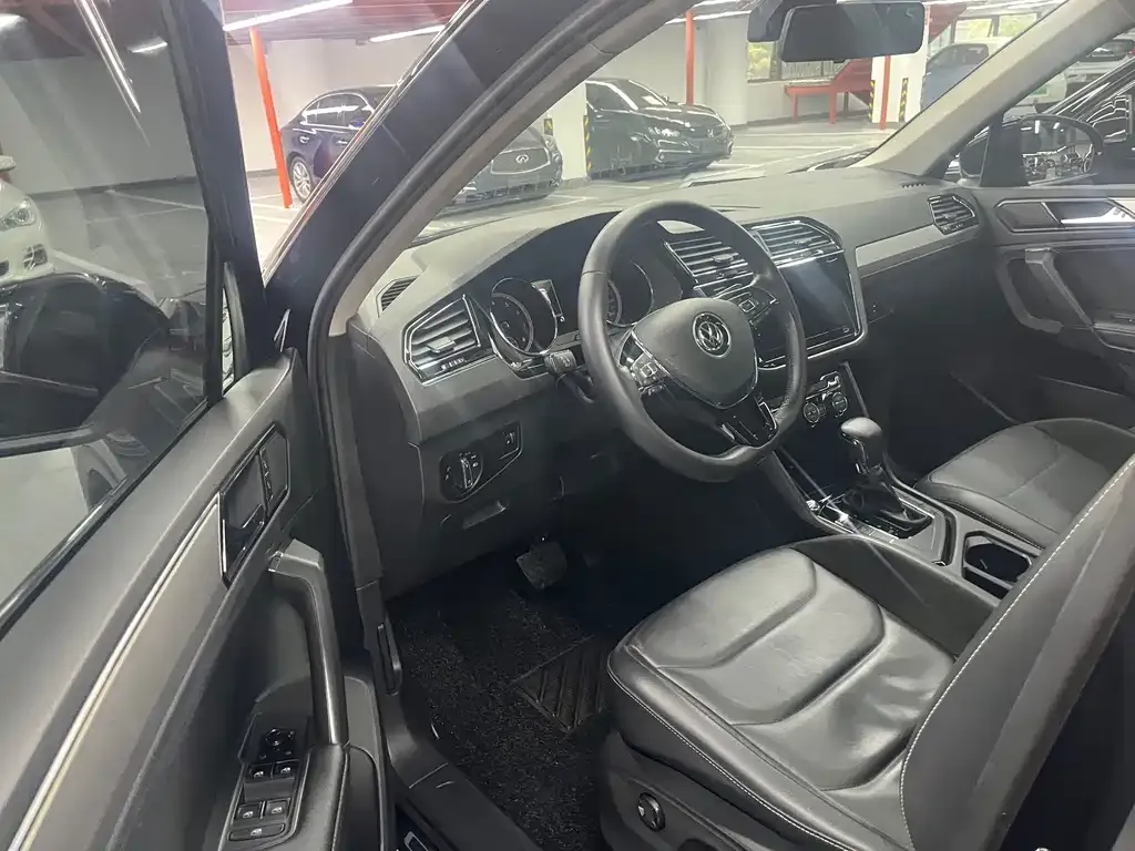 Volkswagen Tiguan L — фото 3