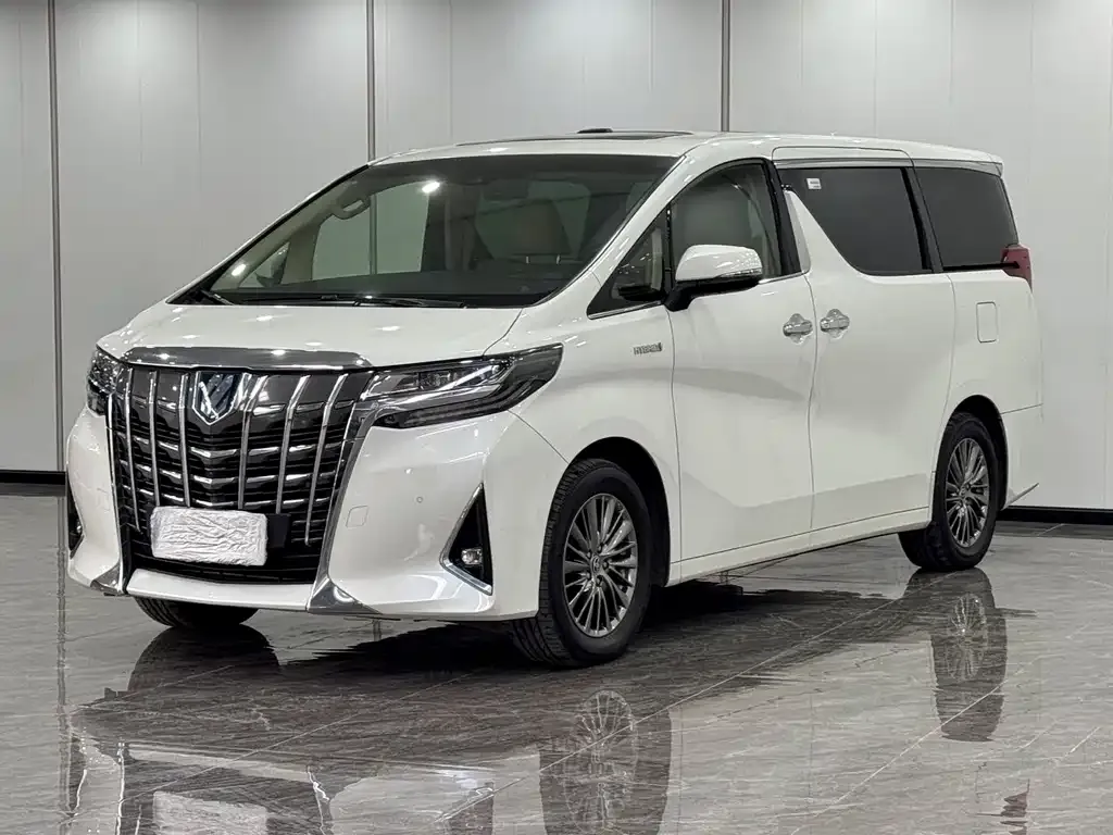 Toyota Alphard — фото 1