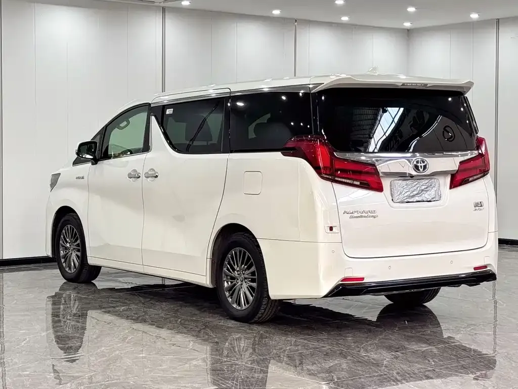 Toyota Alphard — фото 5
