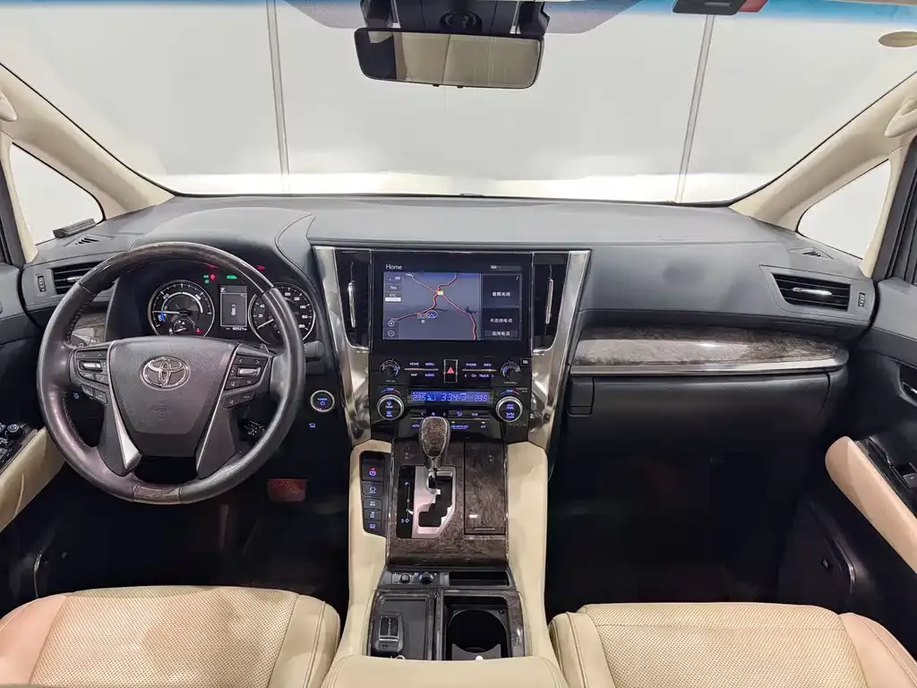 Toyota Alphard — фото 10