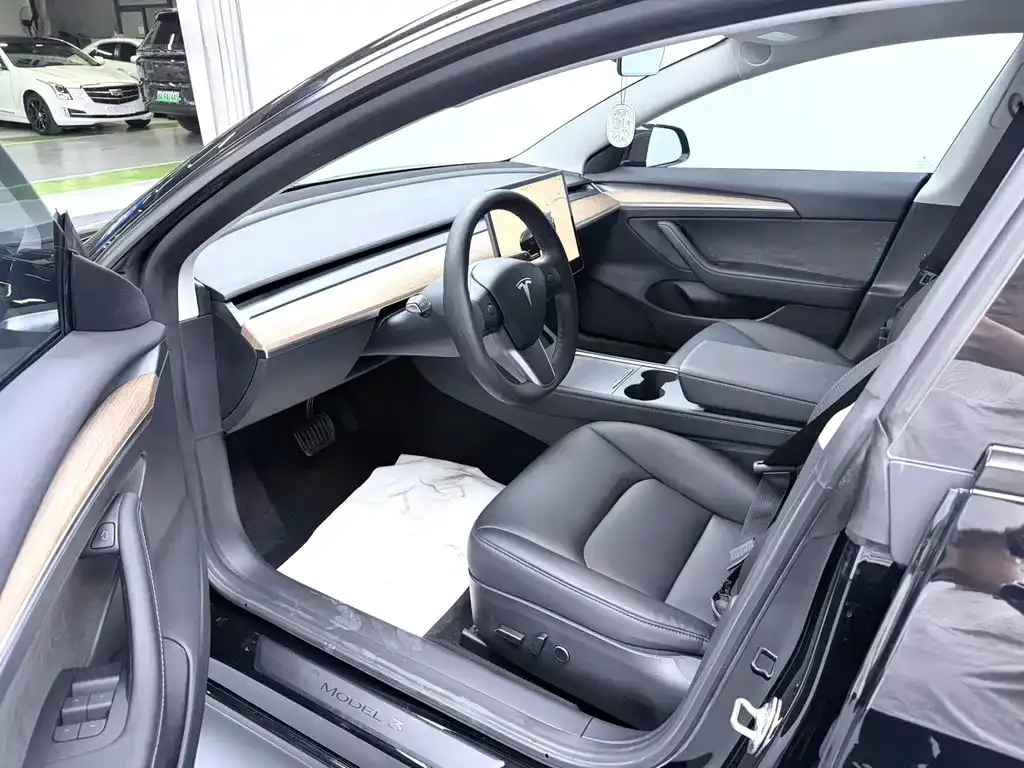 Tesla Model 3 — фото 8