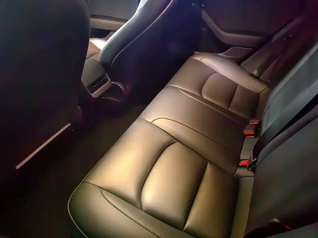 Tesla Model 3 — фото 3
