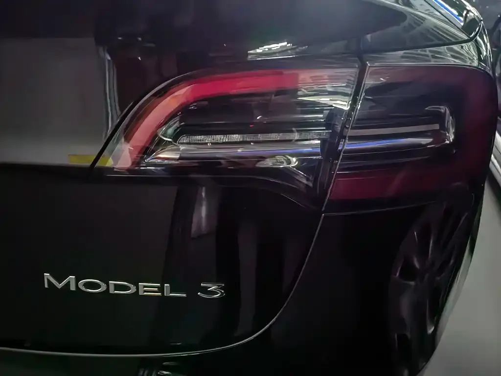 Tesla Model 3 — фото 5