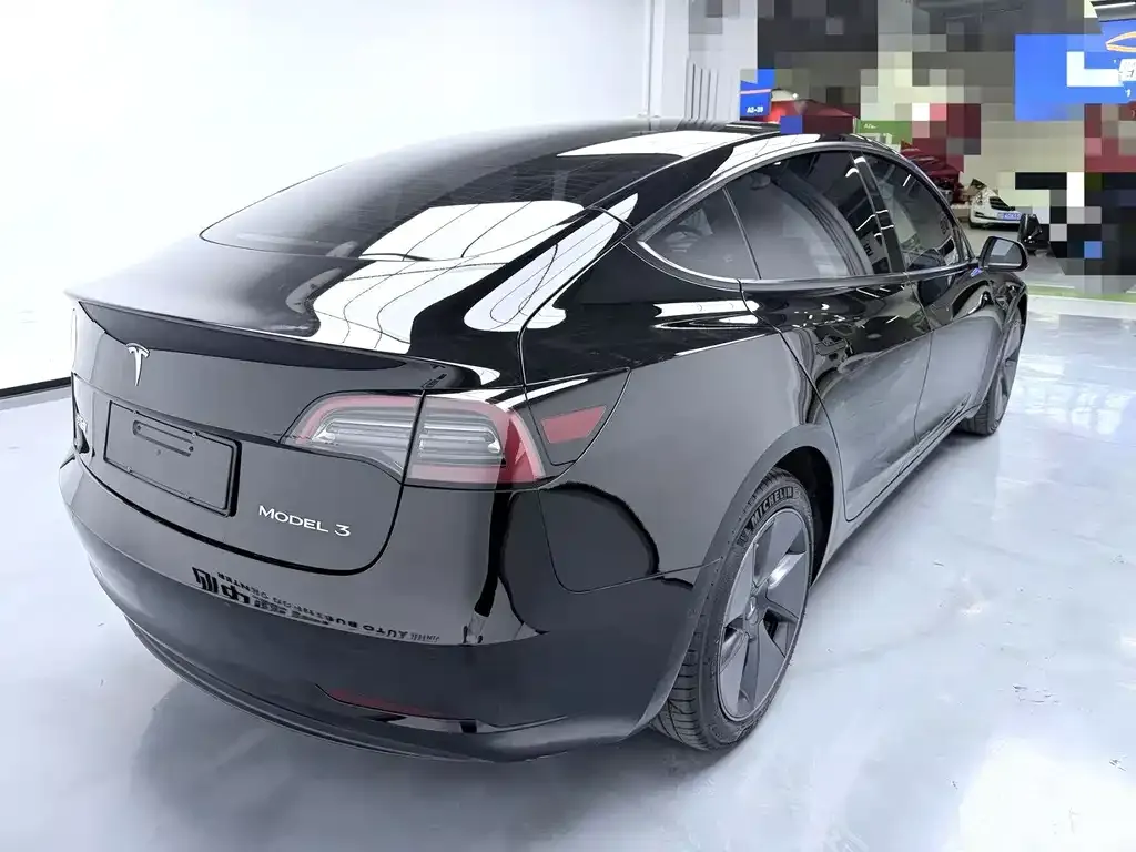 Tesla Model 3 — фото 4