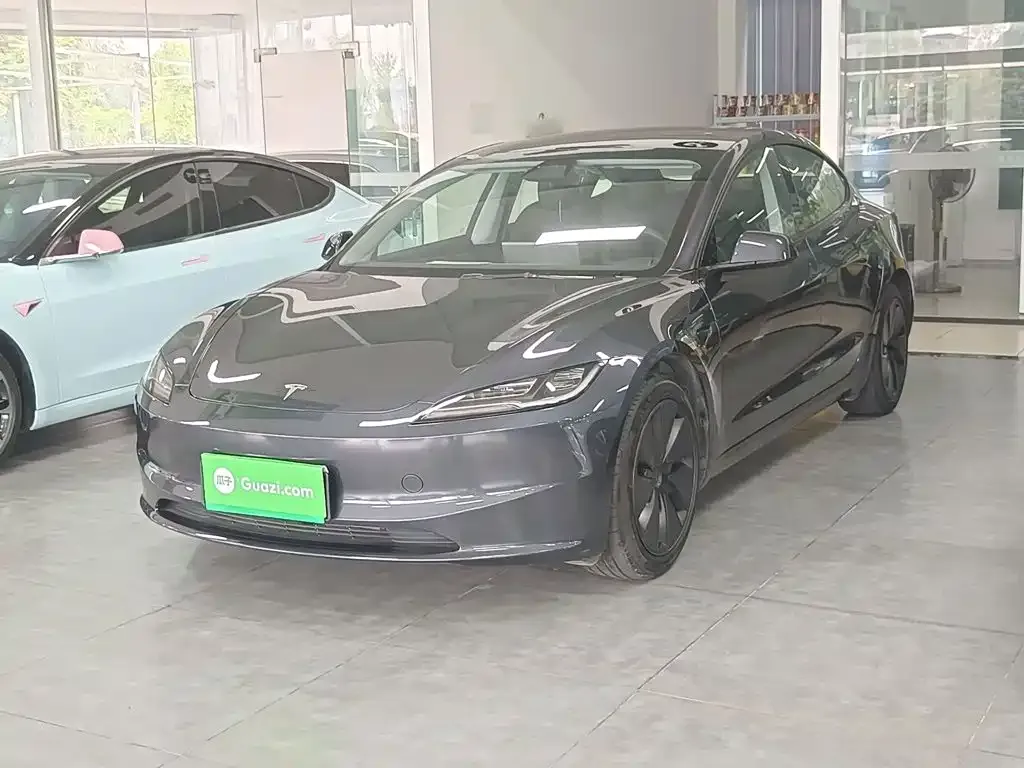 Tesla Model 3 — фото 1