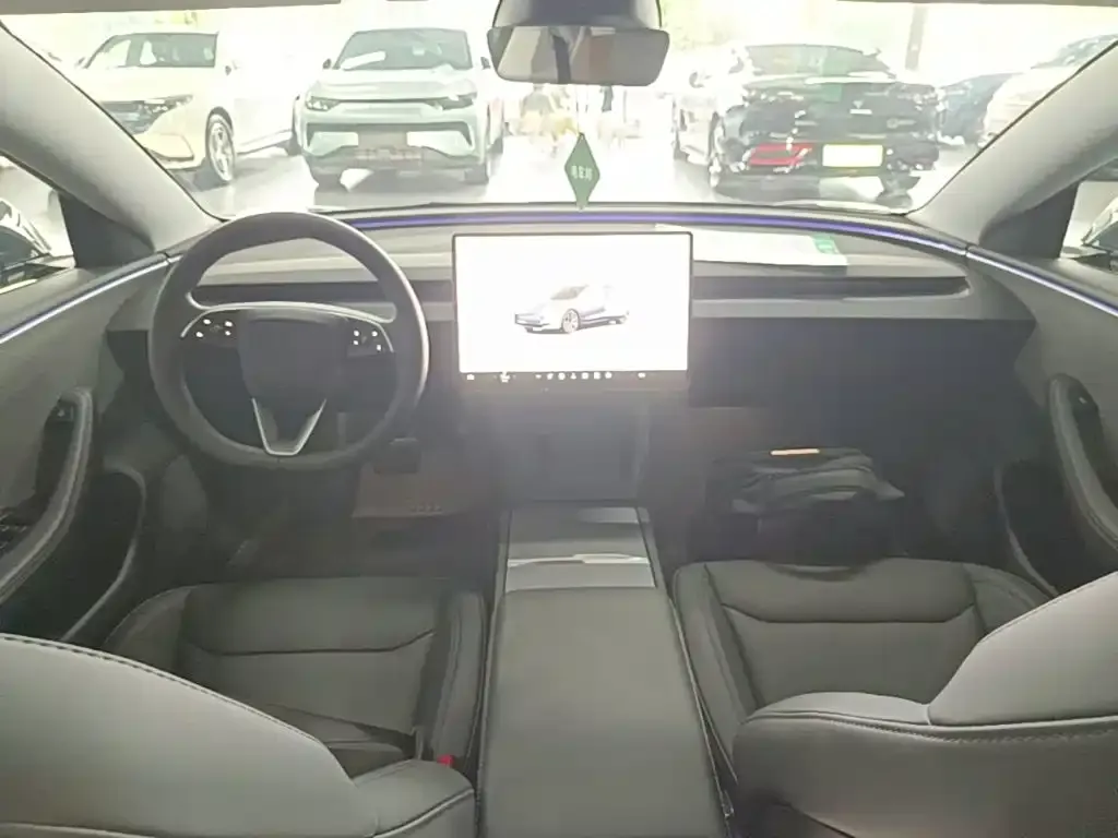 Tesla Model 3 — фото 10