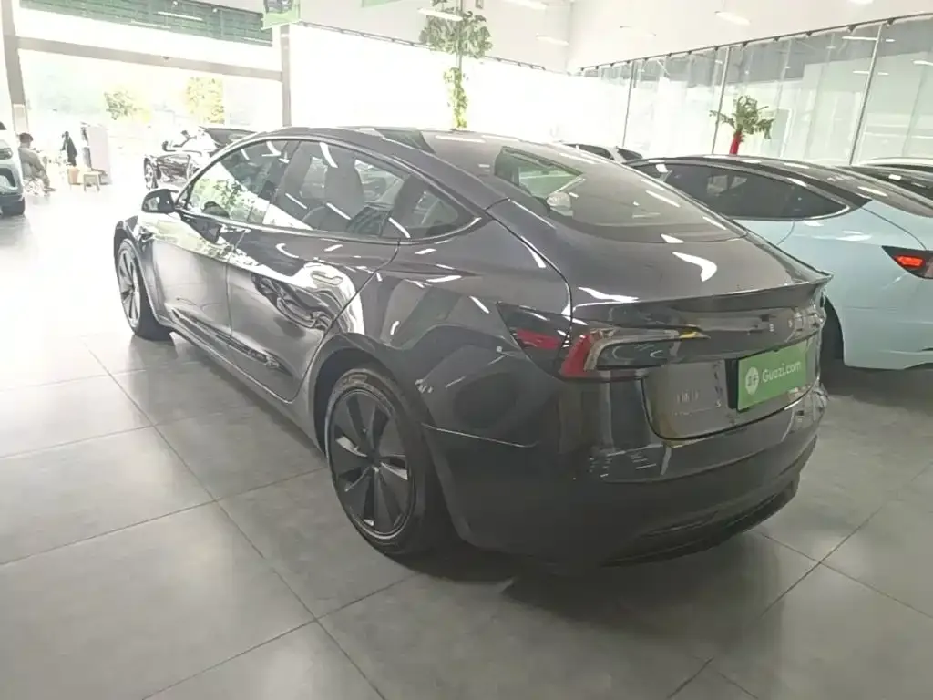 Tesla Model 3 — фото 2