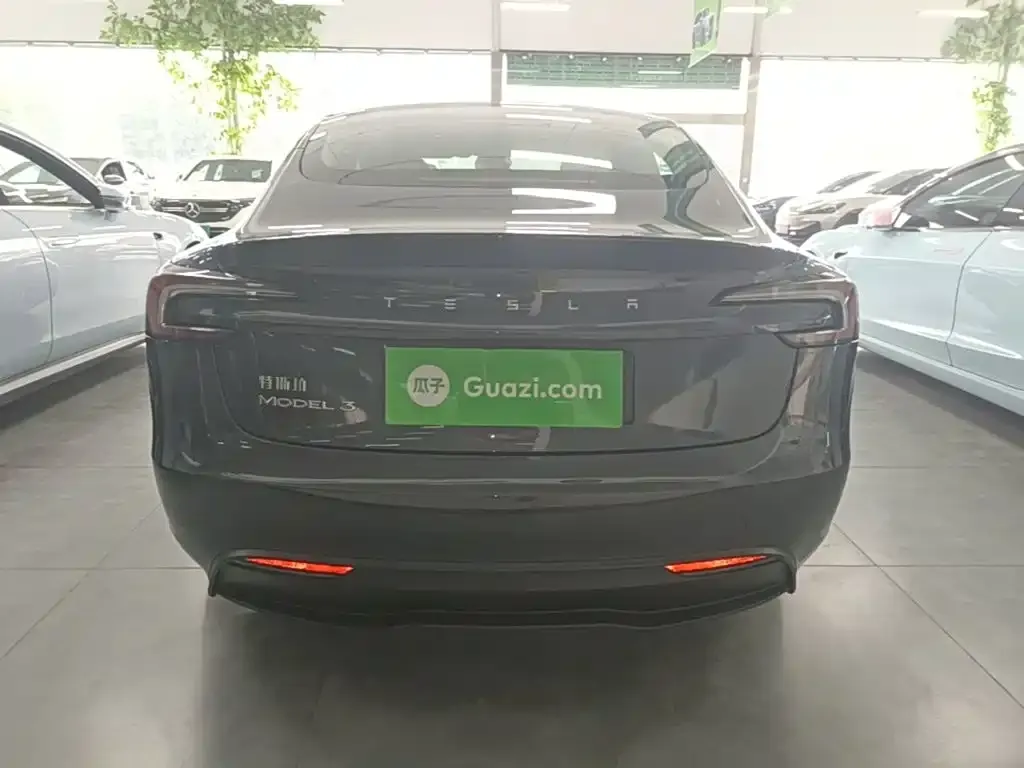 Tesla Model 3 — фото 3