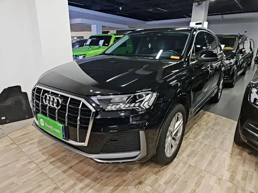 Audi Q7 — фото 1