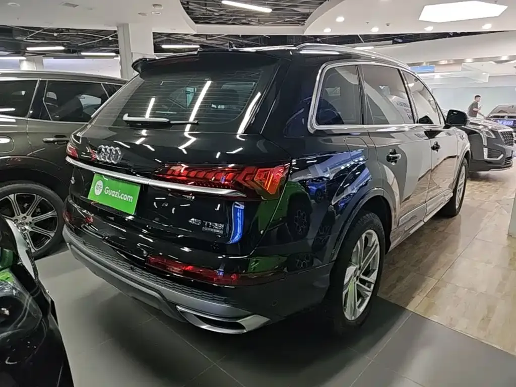 Audi Q7 — фото 5