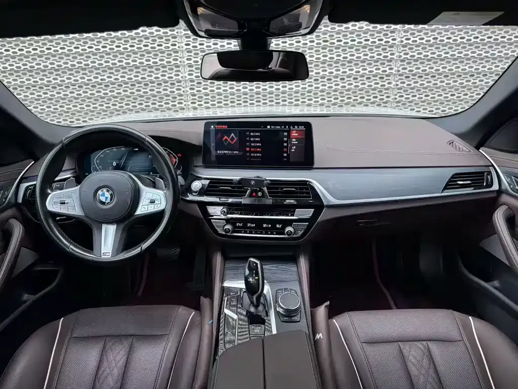 BMW 5 Series — фото 4