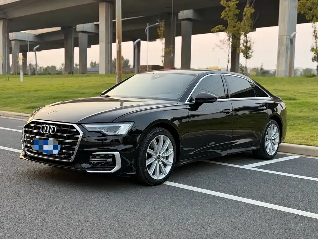 Audi A6L — фото 1
