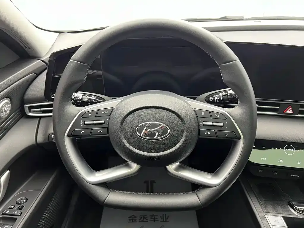 Hyundai Elantra — фото 5