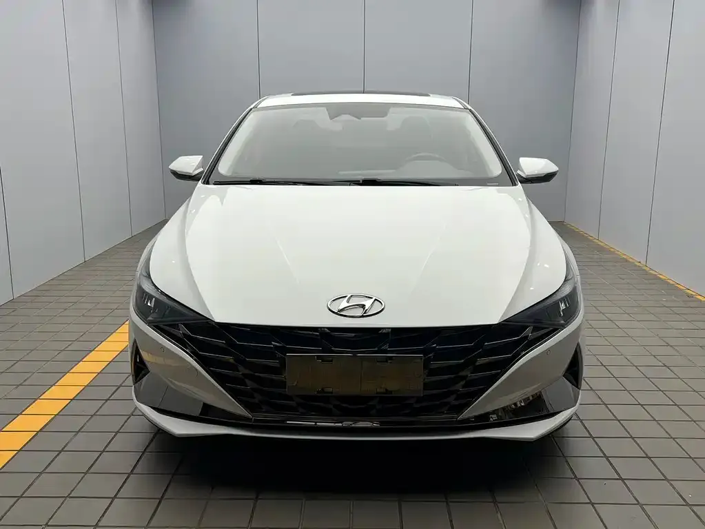 Hyundai Elantra — фото 4