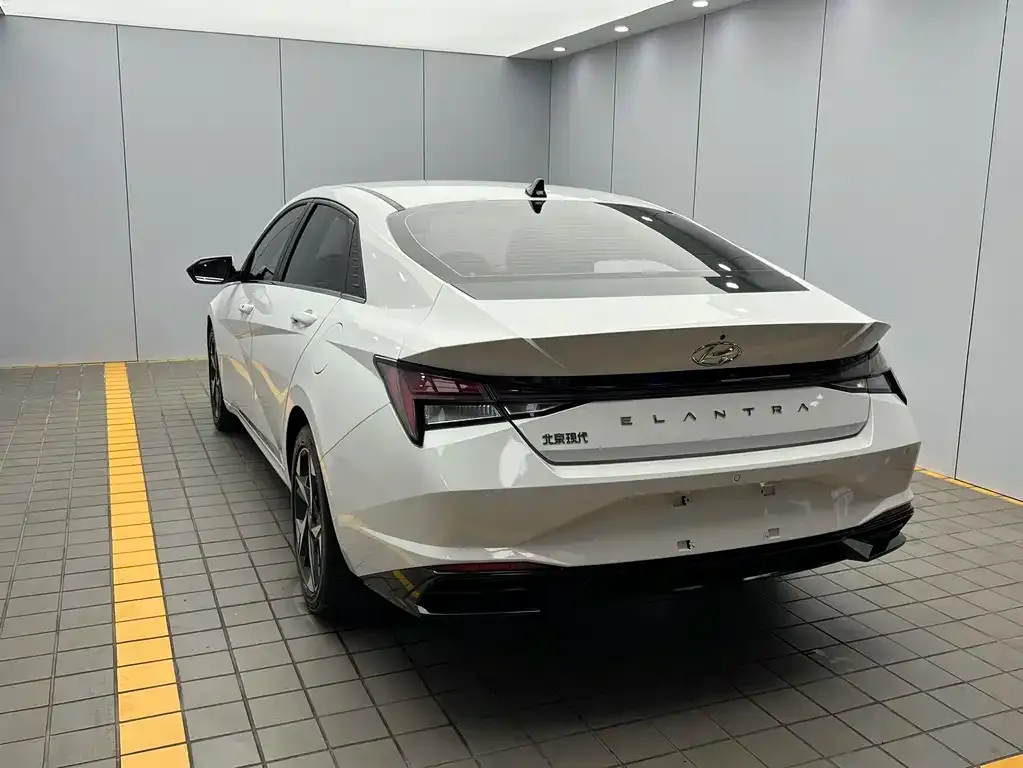 Hyundai Elantra — фото 9