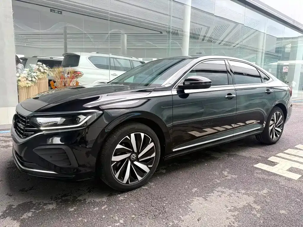 Volkswagen Passat — фото 1