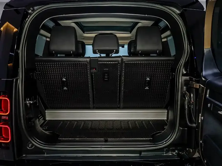 Land Rover Defender — фото 10