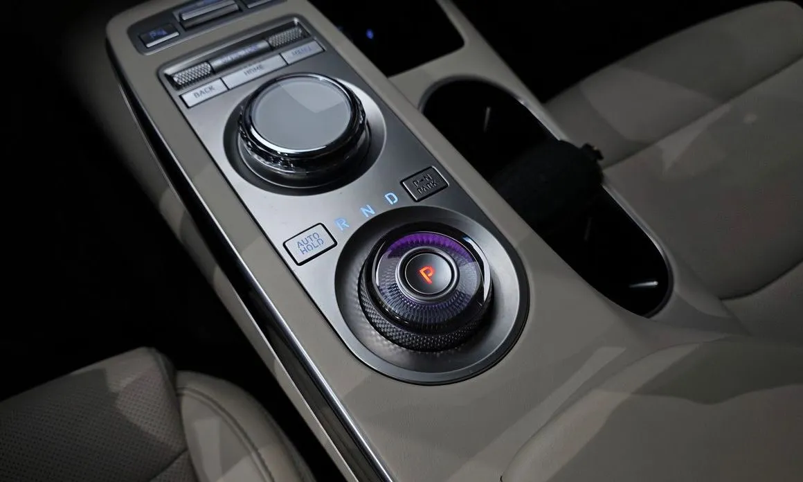 Genesis GV70 — фото 2