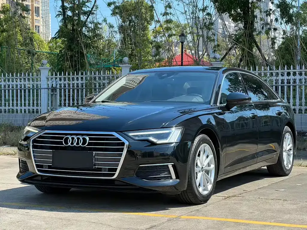 Audi A6L — фото 1