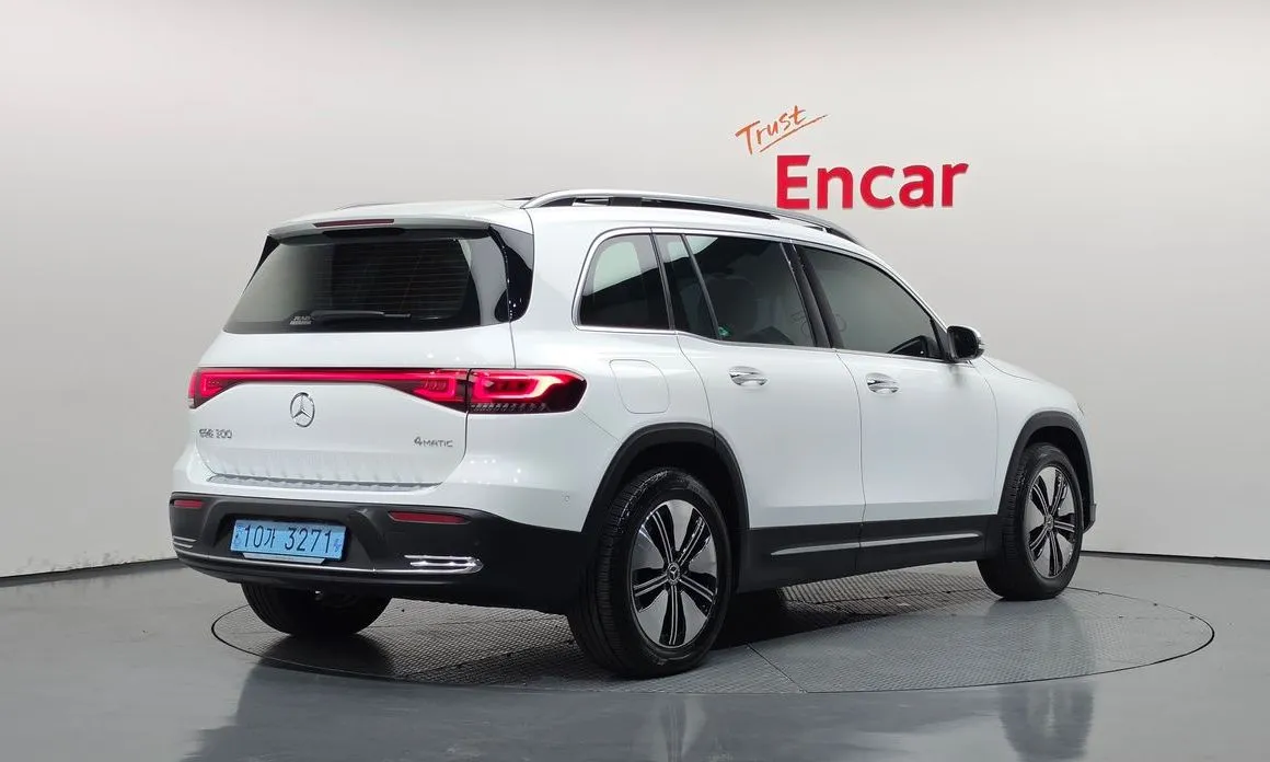 Mercedes-Benz EQB — фото 10