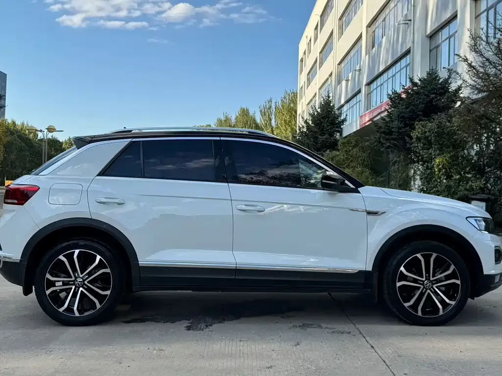 Volkswagen T-Roc — фото 9