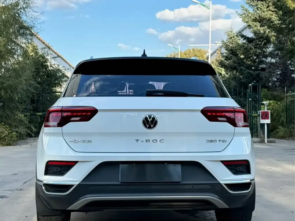 Volkswagen T-Roc — фото 2