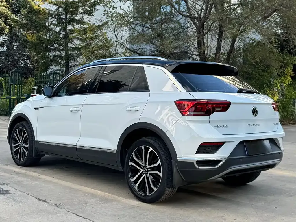 Volkswagen T-Roc — фото 10