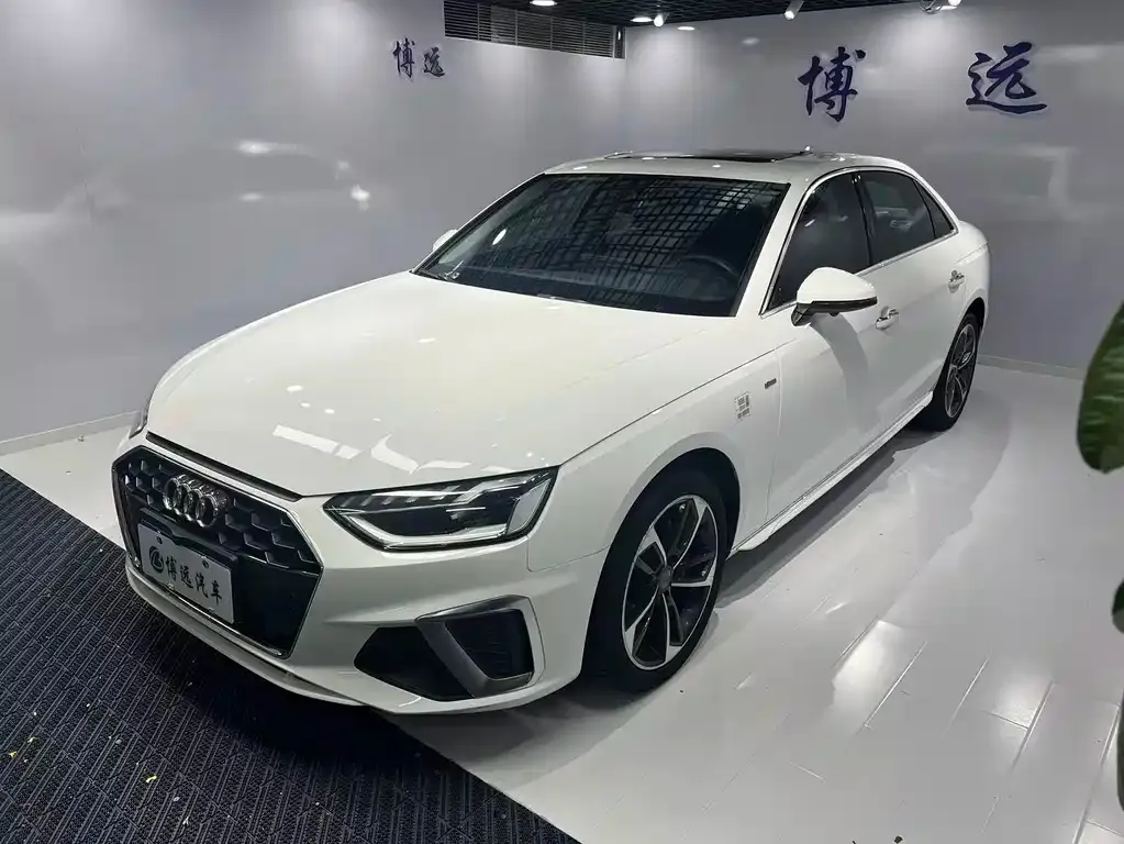 Audi A4L — фото 1