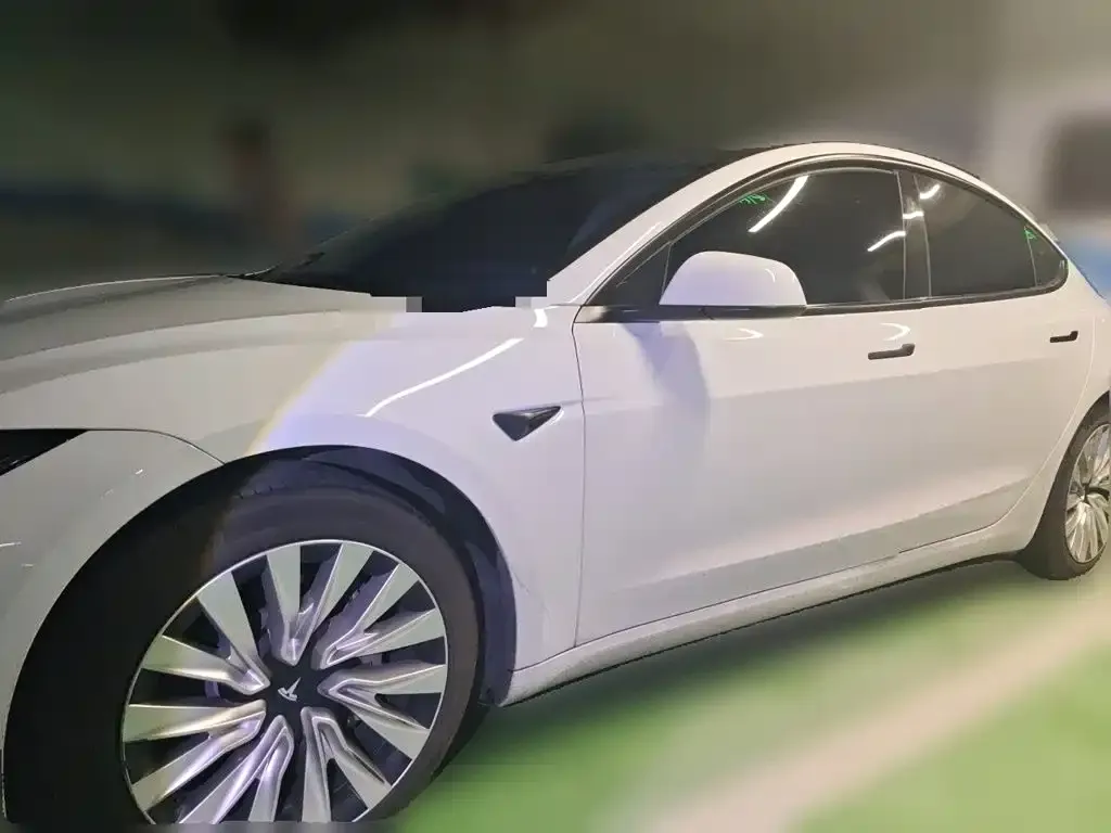 Tesla Model 3 — фото 1