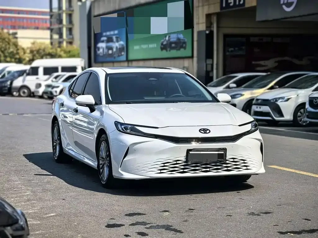 Toyota Camry — фото 4