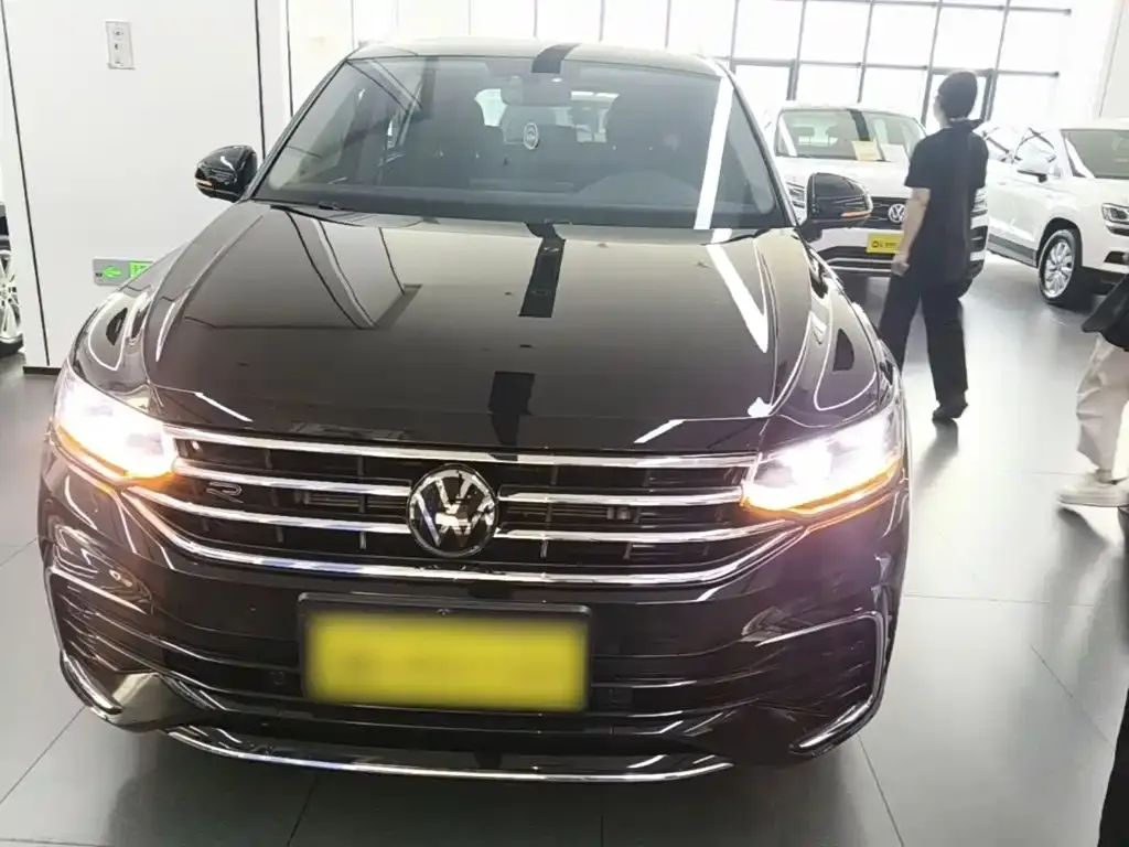 Volkswagen Tiguan L — фото 4