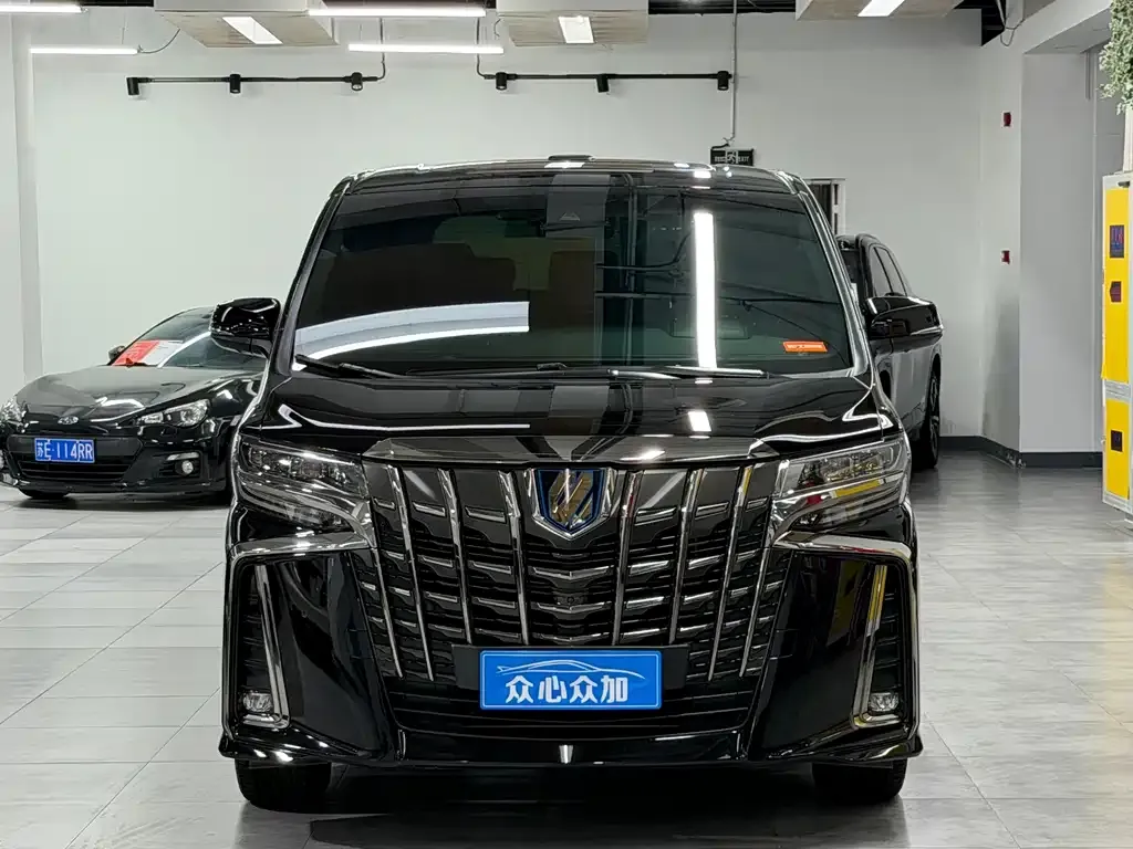 Toyota Alphard — фото 7