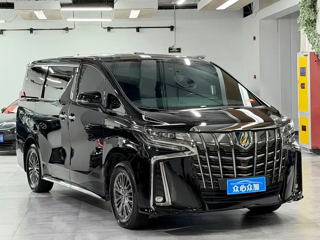 Toyota Alphard — фото 2