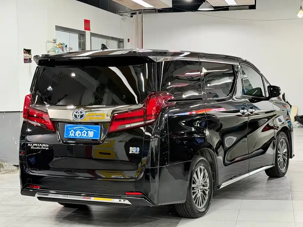 Toyota Alphard — фото 4