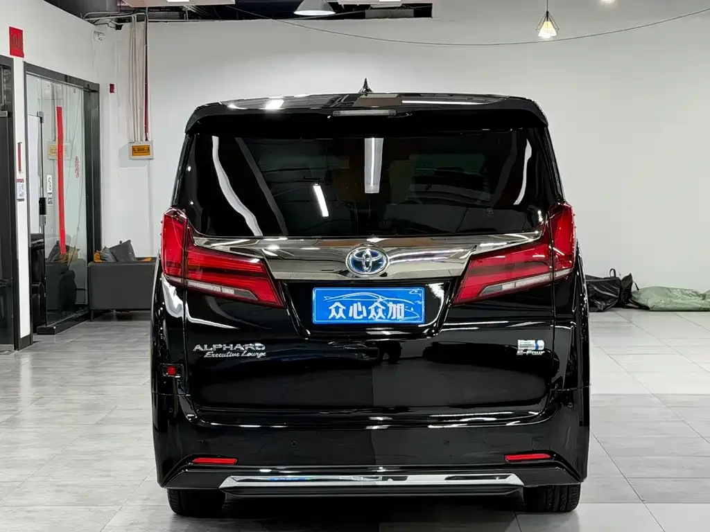 Toyota Alphard — фото 8